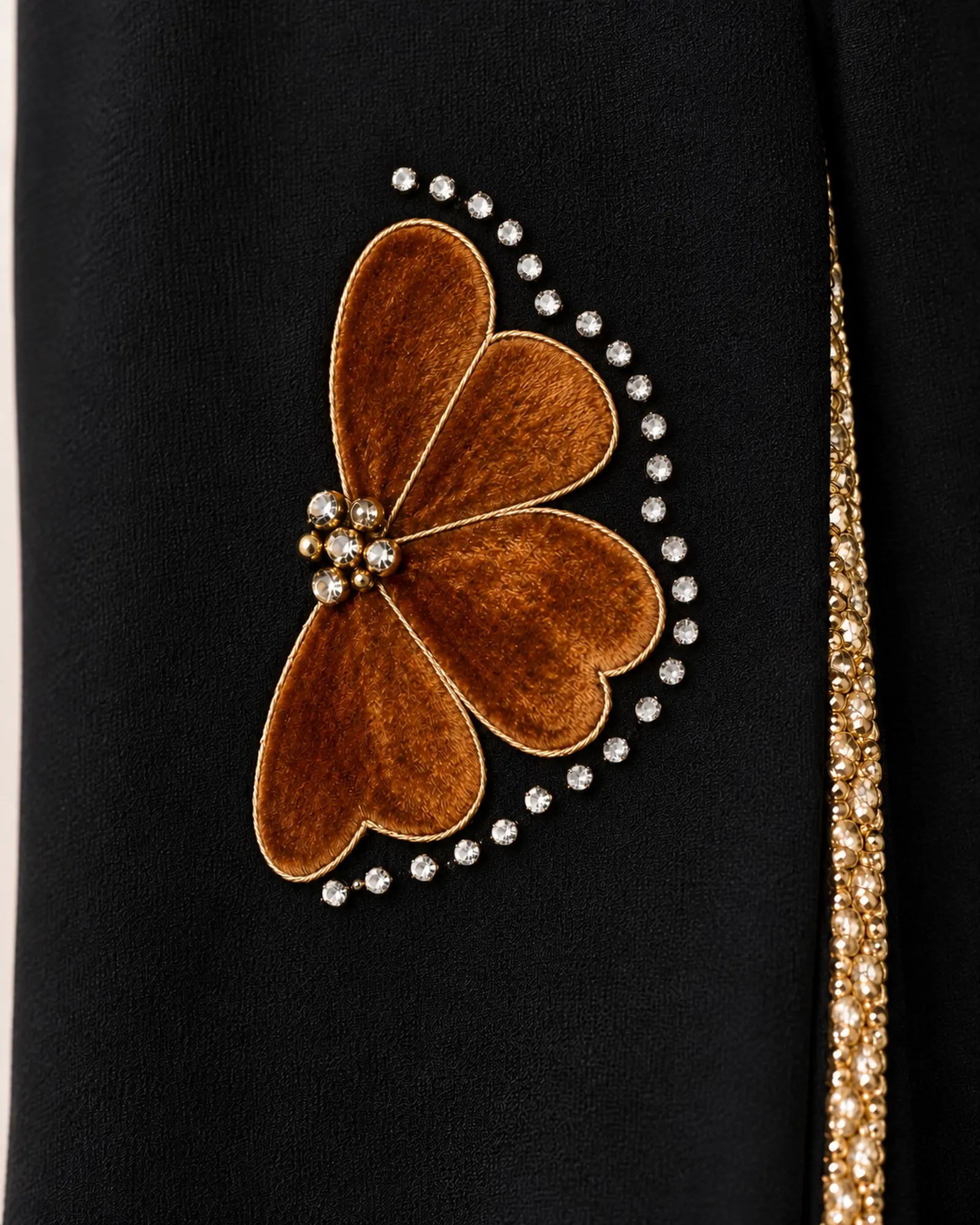 Detail bordir pada Lina Helwah